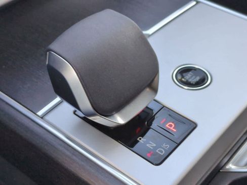 New 2025 Land Rover Range Rover SE image 33