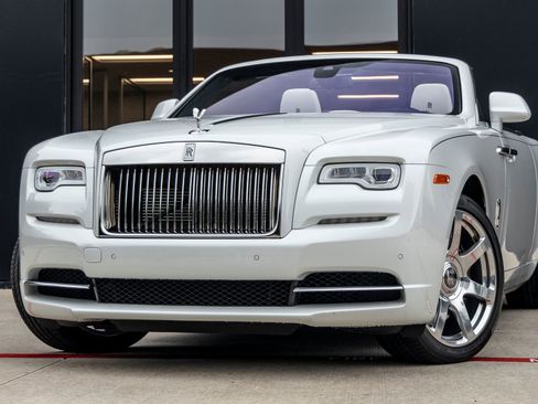 Used 2018 Rolls-Royce Dawn RWD image 6