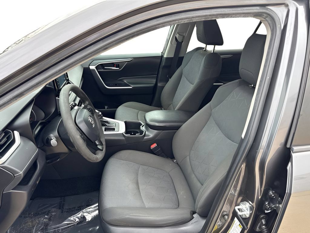 Used 2022 Toyota RAV4 XLE FWD image 22