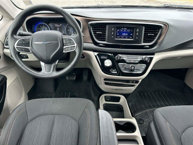 Used 2017 Chrysler Pacifica LX FWD image 14