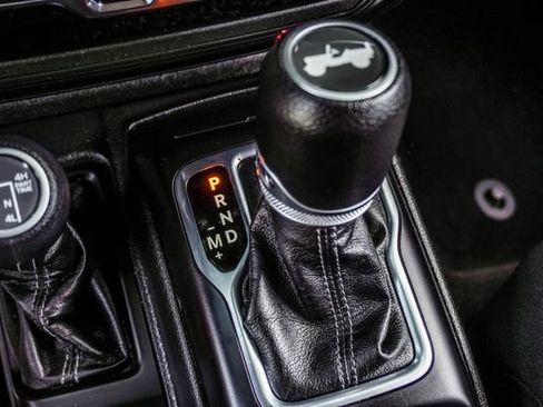 Used 2024 Jeep Wrangler Unlimited Sahara AWD/4WD image 21