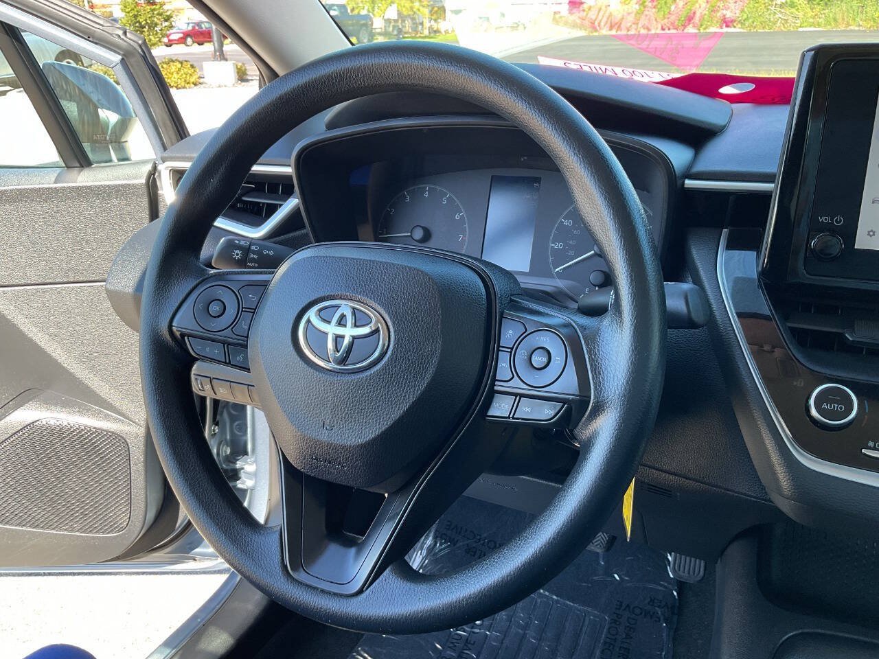 Used 2023 Toyota Corolla LE FWD image 18