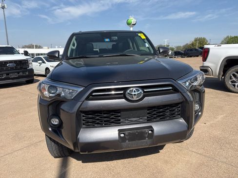 Used 2022 Toyota 4Runner SR5 Premium w/ Moonroof Package image 2