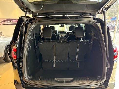 New 2026 Chrysler Pacifica Limited w/ S Appearance Package image 12