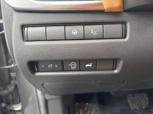 Used 2023 Nissan Rogue Platinum w/ Platinum Premium Package image 22