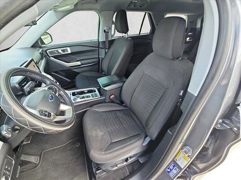 Used 2021 Ford Explorer XLT image 15