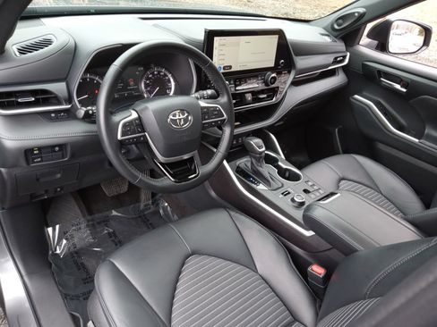Used 2023 Toyota Highlander XSE AWD/4WD image 12