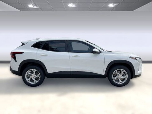New 2026 Chevrolet Trax LS w/ LS Convenience Package FWD image 7