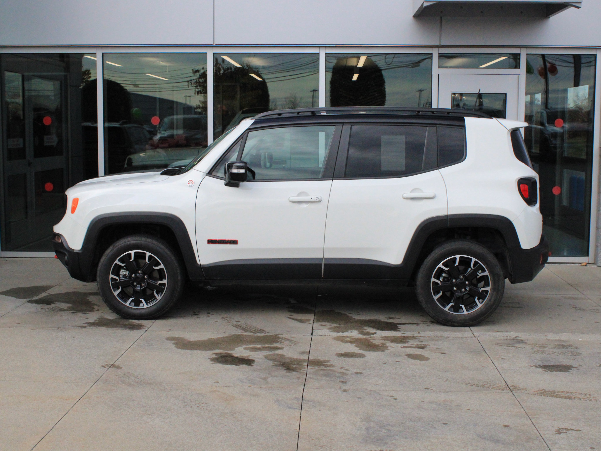 Used 2023 Jeep Renegade Trailhawk AWD/4WD image 5