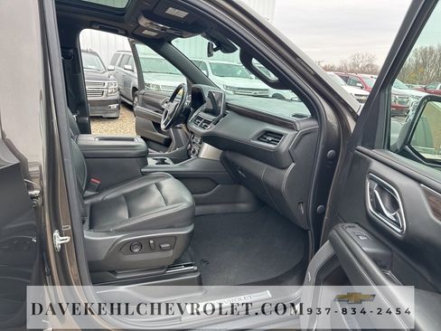 Used 2021 Chevrolet Suburban LT w/ Luxury Package image 26