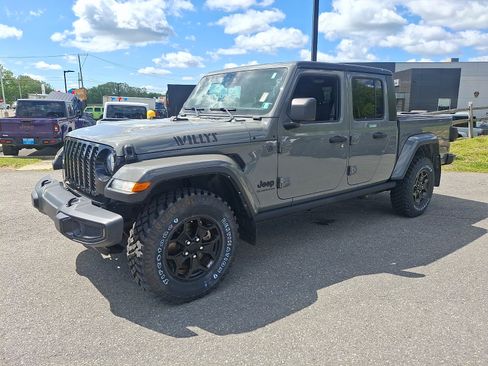 Used 2022 Jeep Gladiator Sport AWD/4WD image 3