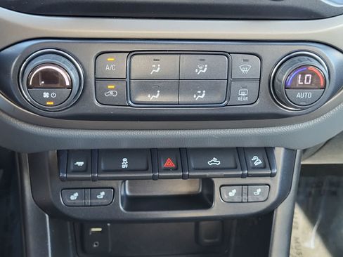 Used 2017 Chevrolet Colorado Z71 AWD/4WD image 19