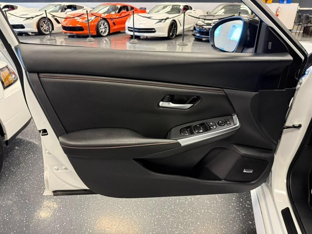 Used 2025 Nissan Sentra SR w/ SR Premium Package FWD image 7