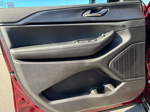 New 2025 Jeep Grand Cherokee L Altitude image 10