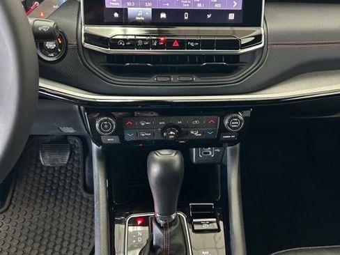 Used 2025 Jeep Compass Trailhawk image 21