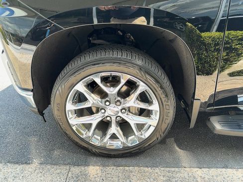Used 2019 Chevrolet Silverado 1500 LTZ w/ LTZ Plus Package AWD/4WD image 28