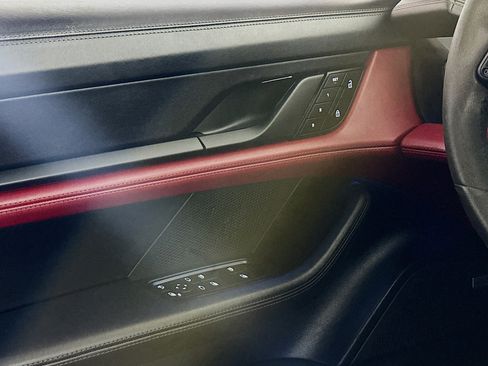 Used 2022 Porsche Taycan 4S image 16