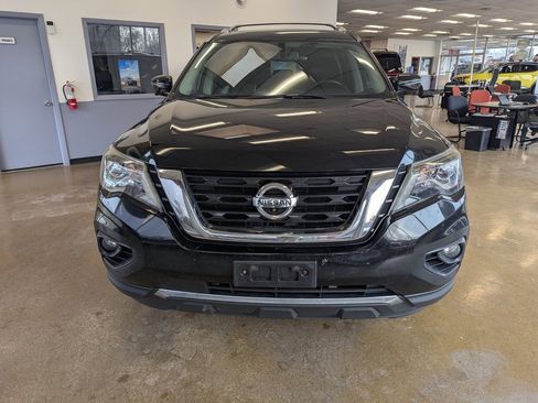 Used 2017 Nissan Pathfinder Platinum w/ Cargo Package image 2