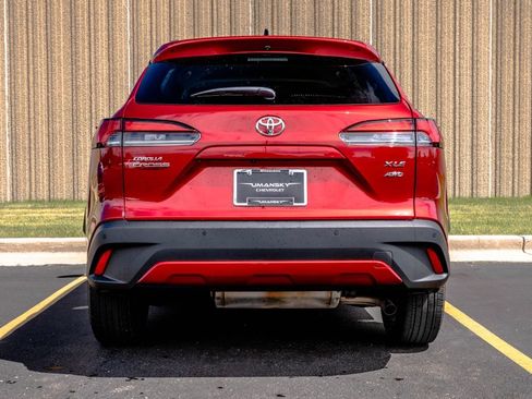 Used 2025 Toyota Corolla Cross XLE AWD/4WD image 8