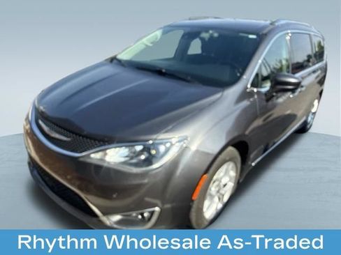 Used 2018 Chrysler Pacifica Touring-L w/ Advanced Safetytec Group FWD image 5