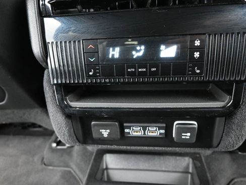 Used 2024 Jeep Wagoneer Series II image 30