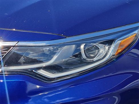 Used 2020 Kia Optima LX image 3