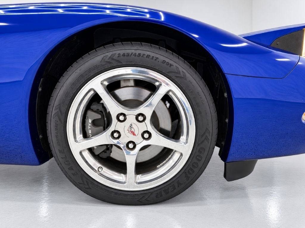 Used 2004 Chevrolet Corvette Convertible w/ Preferred Equipment Group RWD image 22