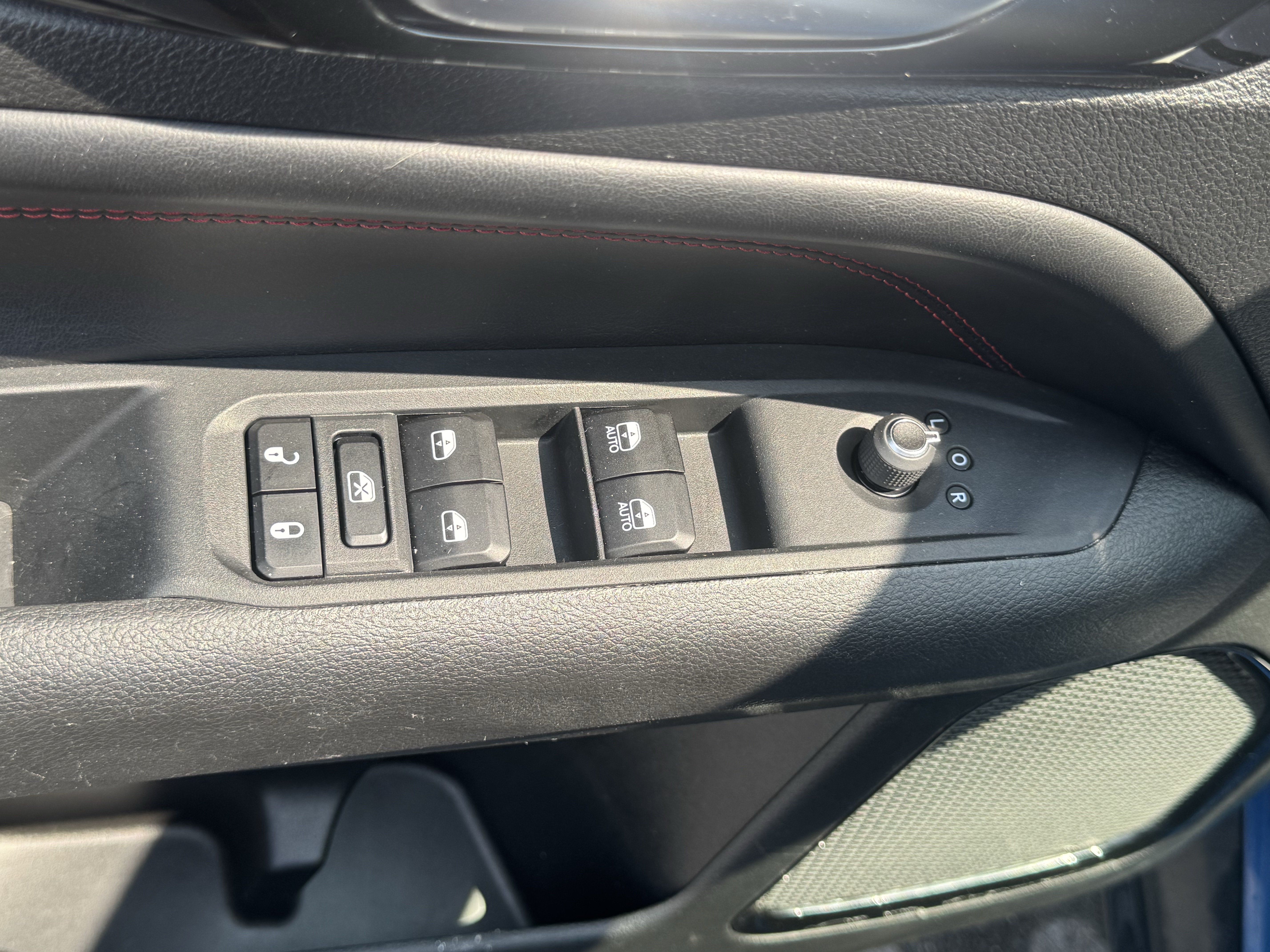 Used 2022 Jeep Compass Trailhawk w/ Trailhawk Convenience Group AWD/4WD image 16