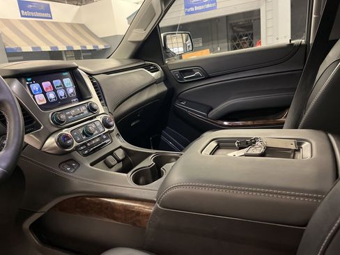 Used 2019 Chevrolet Suburban LT image 14