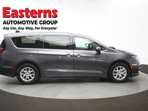 Used 2023 Chrysler Pacifica Touring-L FWD image 46