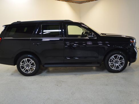 Used 2025 Ford Expedition Active image 2