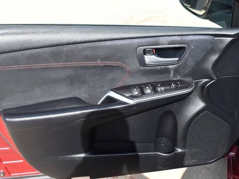 Used 2017 Toyota Camry XSE w/ Moonroof Package FWD image 10
