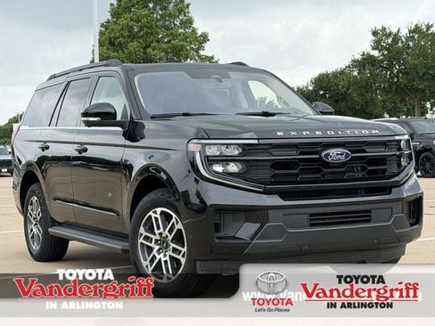Used 2025 Ford Expedition Active AWD/4WD image 1