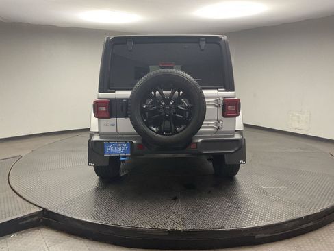 Used 2022 Jeep Wrangler Unlimited Sahara w/ Cold Weather Group AWD/4WD image 6