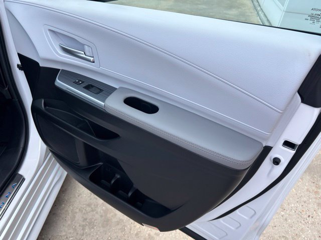 Used 2026 Toyota Sienna XLE FWD image 9