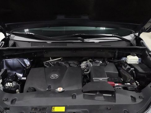 Used 2018 Toyota Highlander XLE FWD image 31