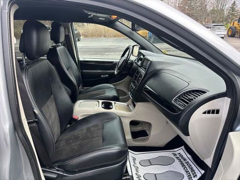 Certified 2019 Dodge Grand Caravan SXT FWD image 28