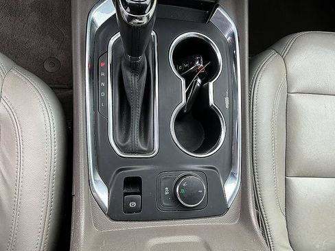 Used 2018 Chevrolet Traverse LT FWD image 19