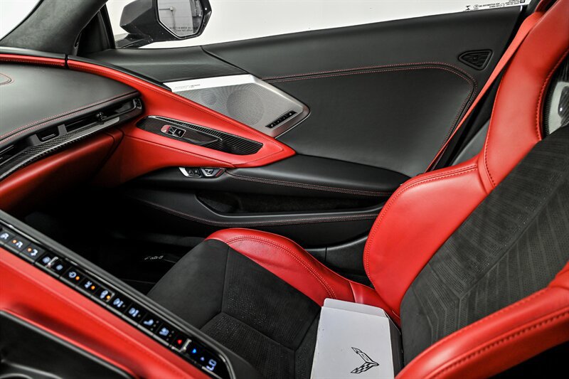 Used 2021 Chevrolet Corvette Stingray Premium Cpe w/ Z51 Performance Package RWD image 31