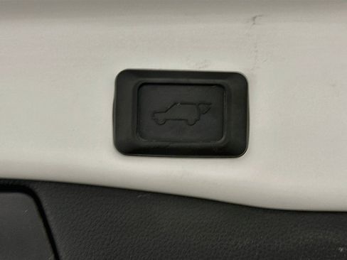 Used 2025 Toyota RAV4 SE AWD/4WD image 31