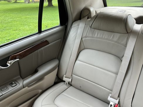Used 2005 Cadillac De Ville w/ Limited Edition Package FWD image 17