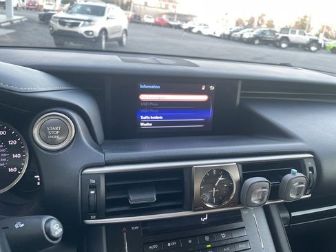 Used 2018 Lexus IS 300 AWD image 11