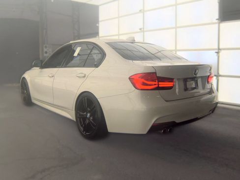 Used 2018 BMW 330i Sedan RWD image 2