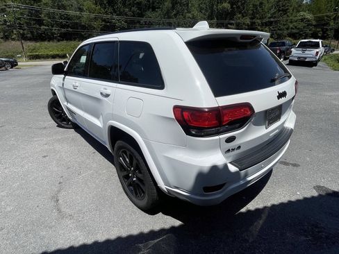 Used 2019 Jeep Grand Cherokee Altitude AWD/4WD image 5