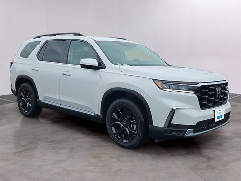 New 2025 Honda Pilot Touring image 2