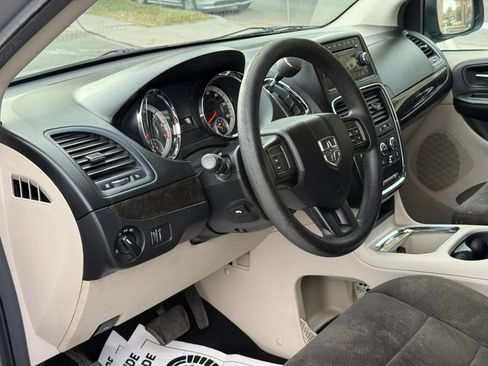 Used 2013 Dodge Grand Caravan SXT FWD image 18