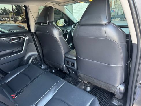 Used 2019 Toyota RAV4 XLE Premium w/ Advanced Technology Package AWD/4WD image 18