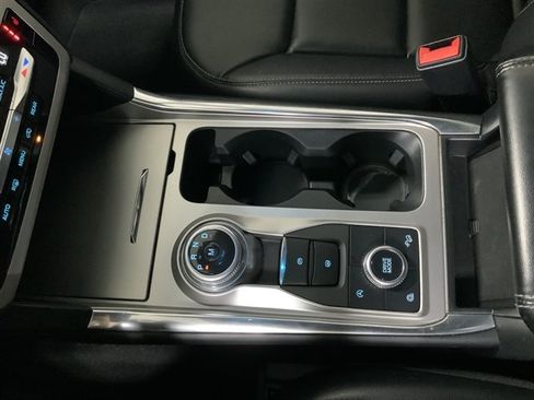 Used 2020 Ford Explorer XLT w/ Equipment Group 202A AWD/4WD image 37