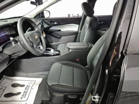 New 2026 Chevrolet Trax LT w/ Driver Confidence Package image 9
