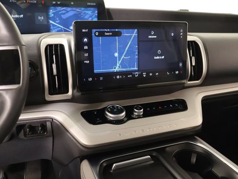 Used 2025 Ford Expedition Active AWD/4WD image 6